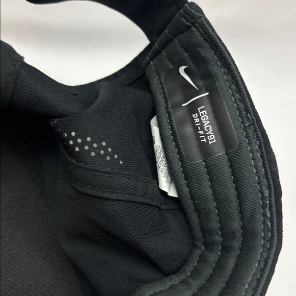 University Of Iowa Hawkeyes Youth Hat Black Nike Dri-Fit Legacy91 Cap C. Clark - Picture 7 of 8